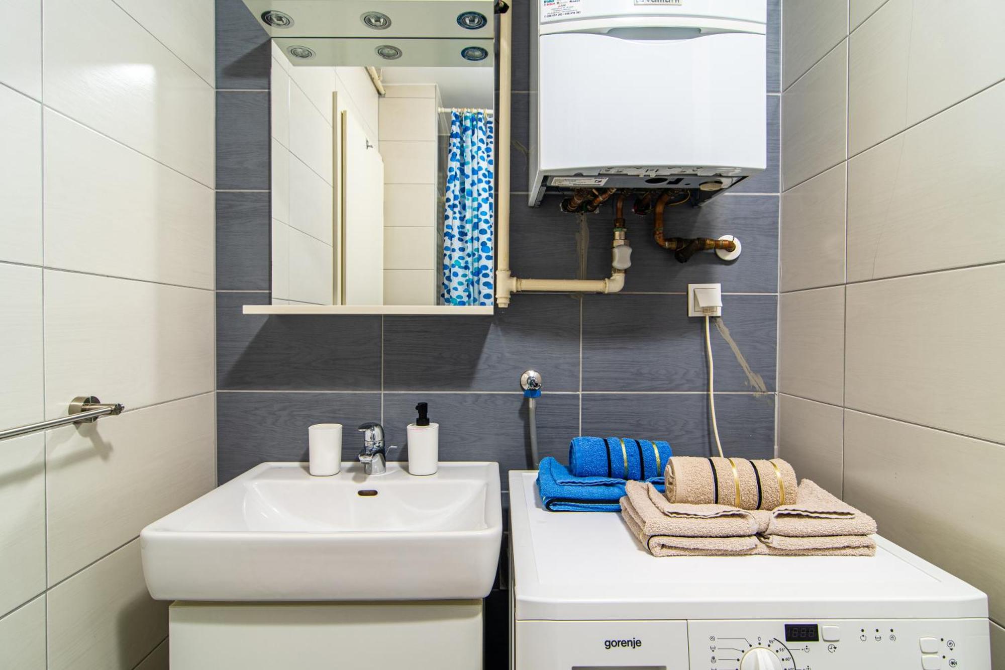 Flexible Selfcheckins 85 - - Garage - Loggia - New Appartamento *